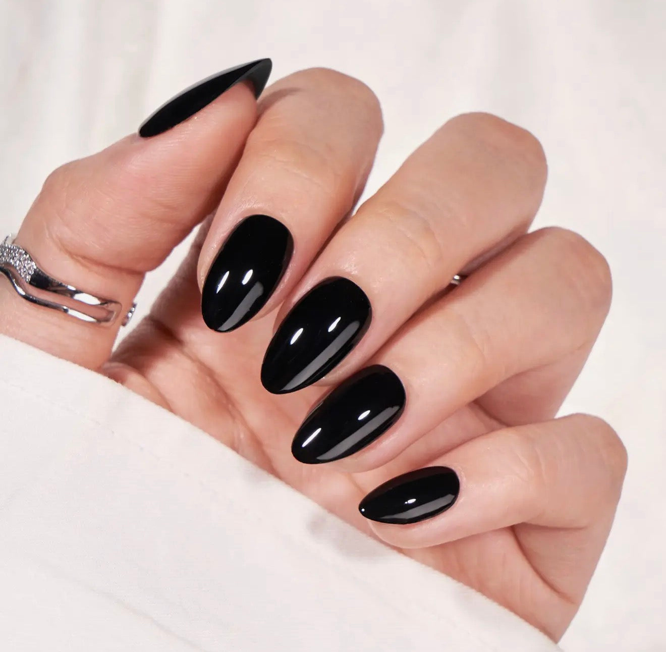 Solid Black Press On Nails Kit
